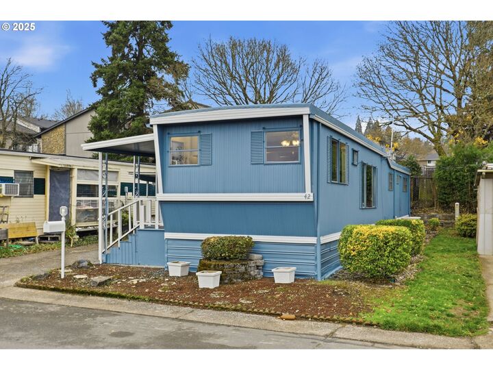 Property Photo:  4424 SE Roethe Rd 42  OR 97267 