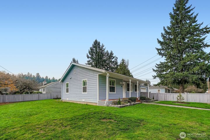 Property Photo:  3533 SE 5th Street  WA 98058 