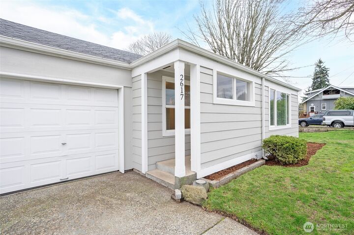 Property Photo:  2617 -2619 N Orchard Street  WA 98407 