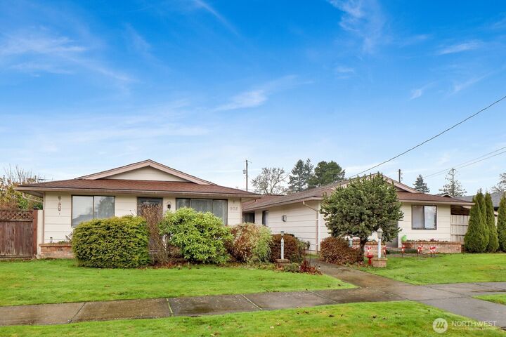 Property Photo:  908  Liberty Street  WA 98264 