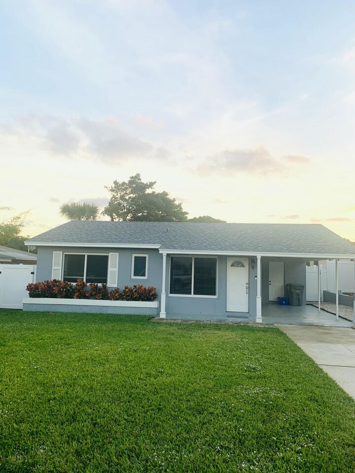Property Photo: 1092 Florence Road FL 33462