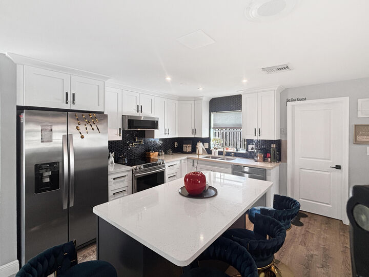 Property Photo:  100 SW 17th Street  FL 33060 