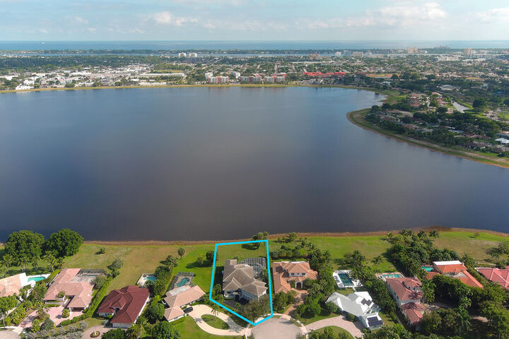 Property Photo: 6 Cloister Circle FL 33401