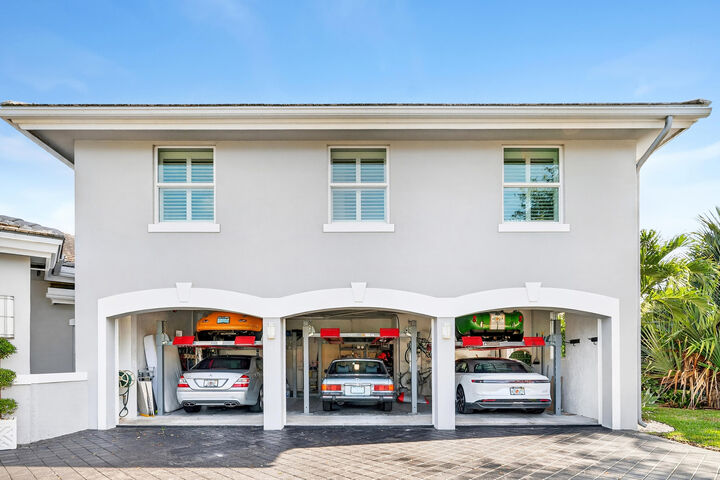 Property Photo:  6 Cloister Circle  FL 33401 