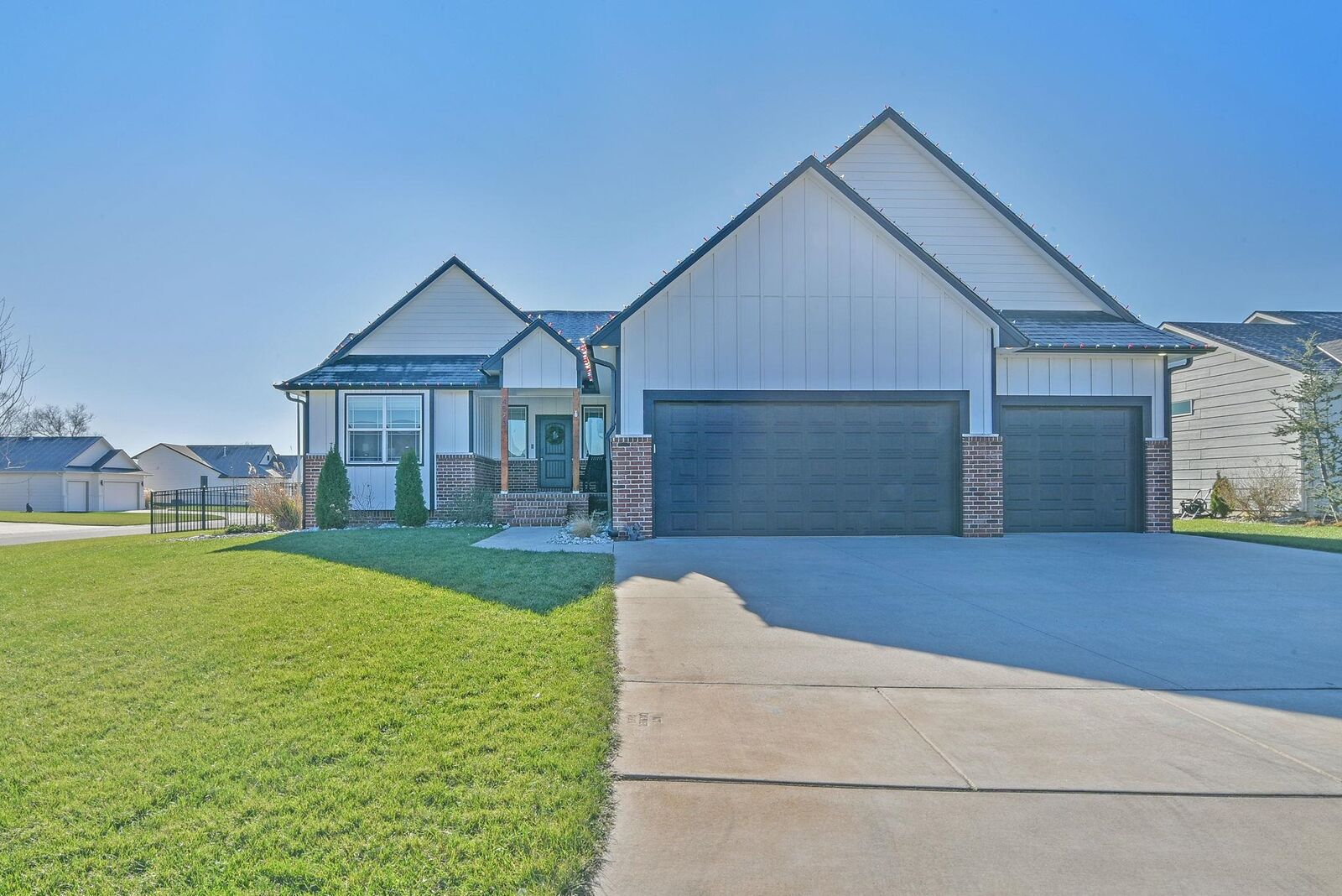 Property Photo: 4523 N Sunny Circle KS 67205