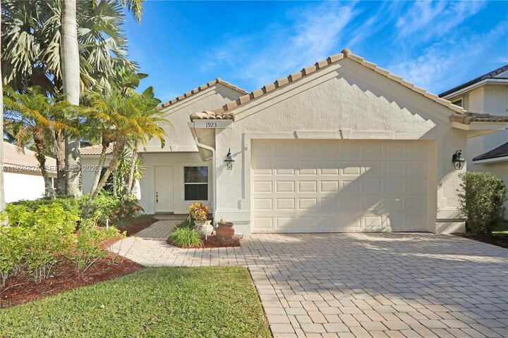 Property Photo:  1923 Harbor View Cir 1923  FL 33327 