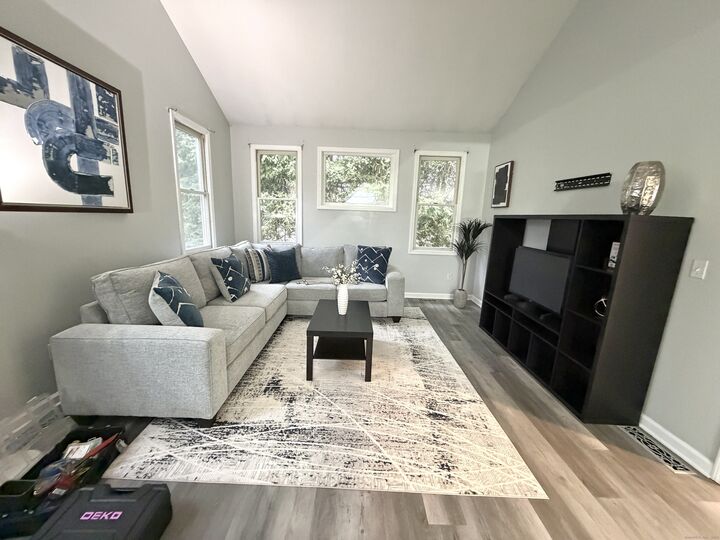 Property Photo:  20 Mulberry Court  CT 06111 