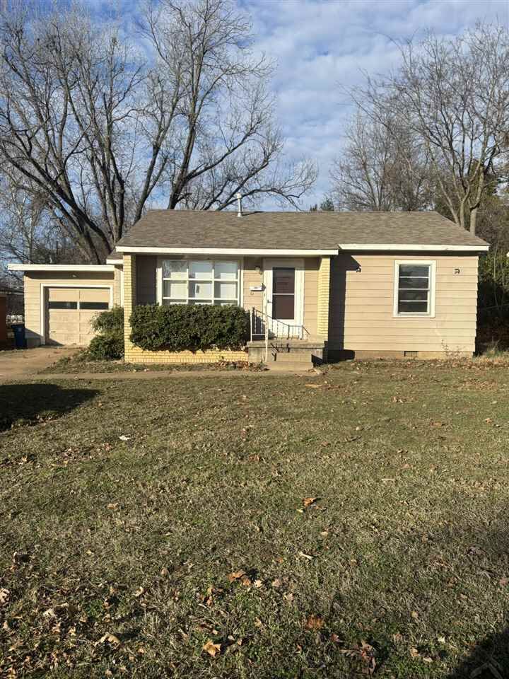 Property Photo: 1406 E 3rd Avenue OK 74074