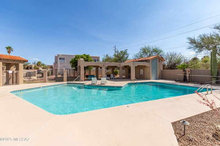 Property Photo:  625 N Sunstream Lane  AZ 85748 