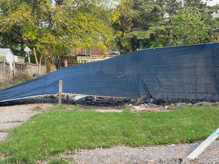 Property Photo:  305 Oshawa Boulevard S  ON L1H 5R9 
