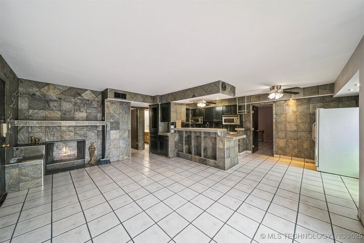 Property Photo: 4444 E 68th Street 390 OK 74136