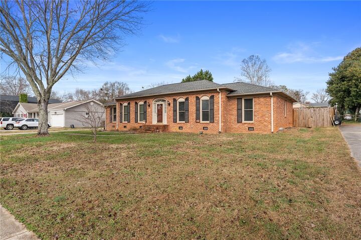 Property Photo: 509 Devenger Road SC 29650