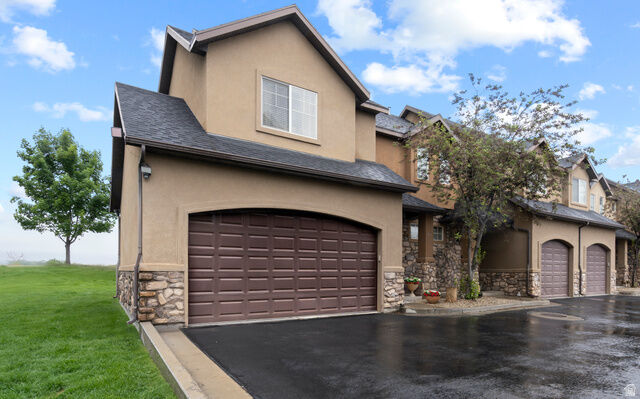 Property Photo: 916 W 260 S UT 84062