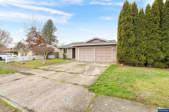 Property Photo:  4515 Lark Ct NE  OR 97301 