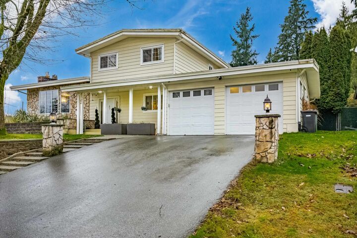 Property Photo: 2523 Sunnyside Crescent BC V2T 1Y1