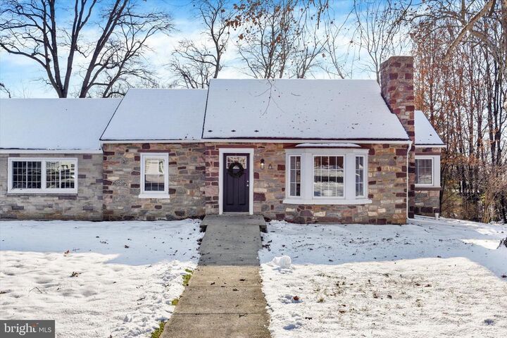 Property Photo:  420 E Walnut Street  PA 17042 