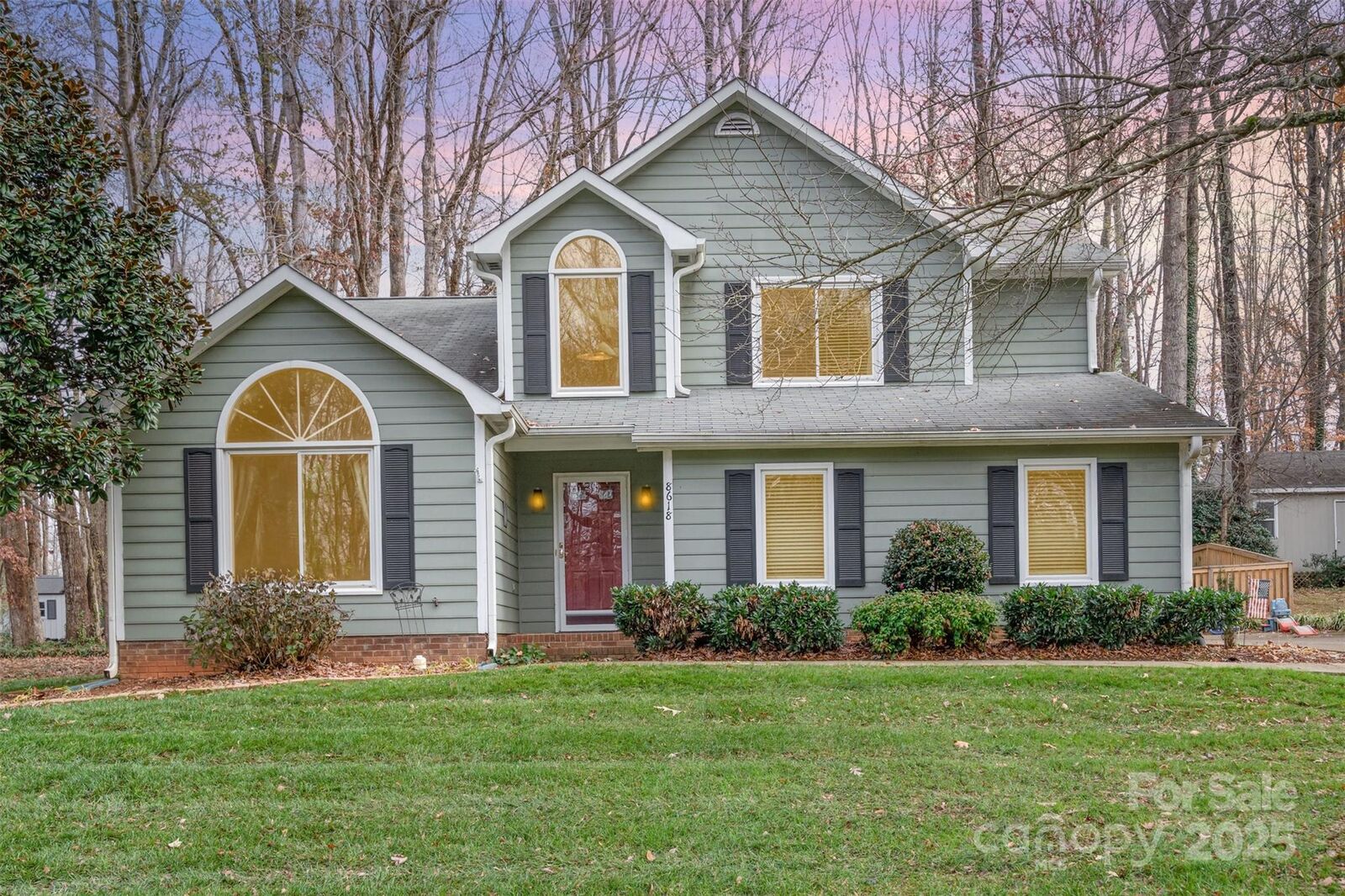 Property Photo: 8618 Hornwood Court NC 28215