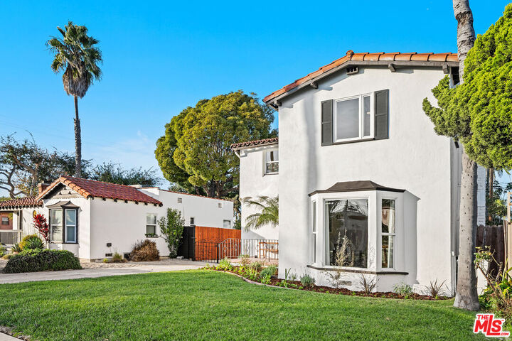 Property Photo: 2525 W 81st St CA 90305