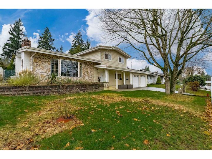2523 Sunnyside Crescent — photo 1