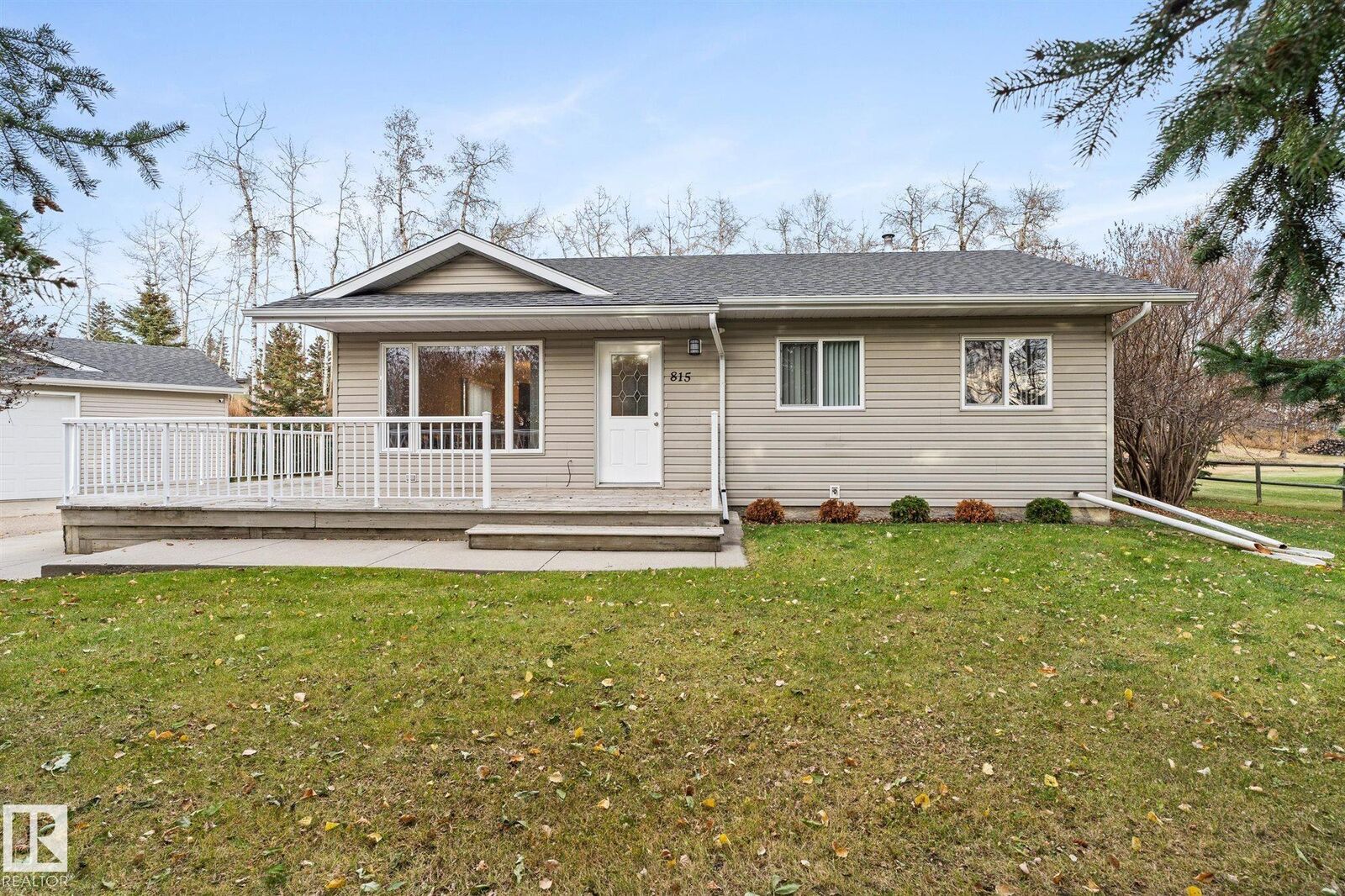 Property Photo:  815 Lakeside Drive  AB T7Z 2T9 