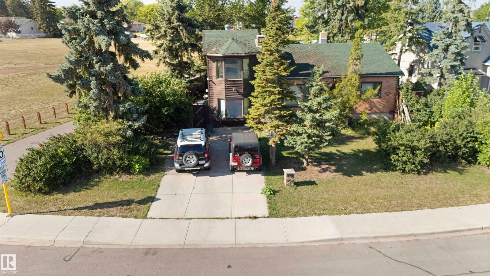 Photo de la propriété:  11026 110 Avenue NW  AB T5H 1H9 