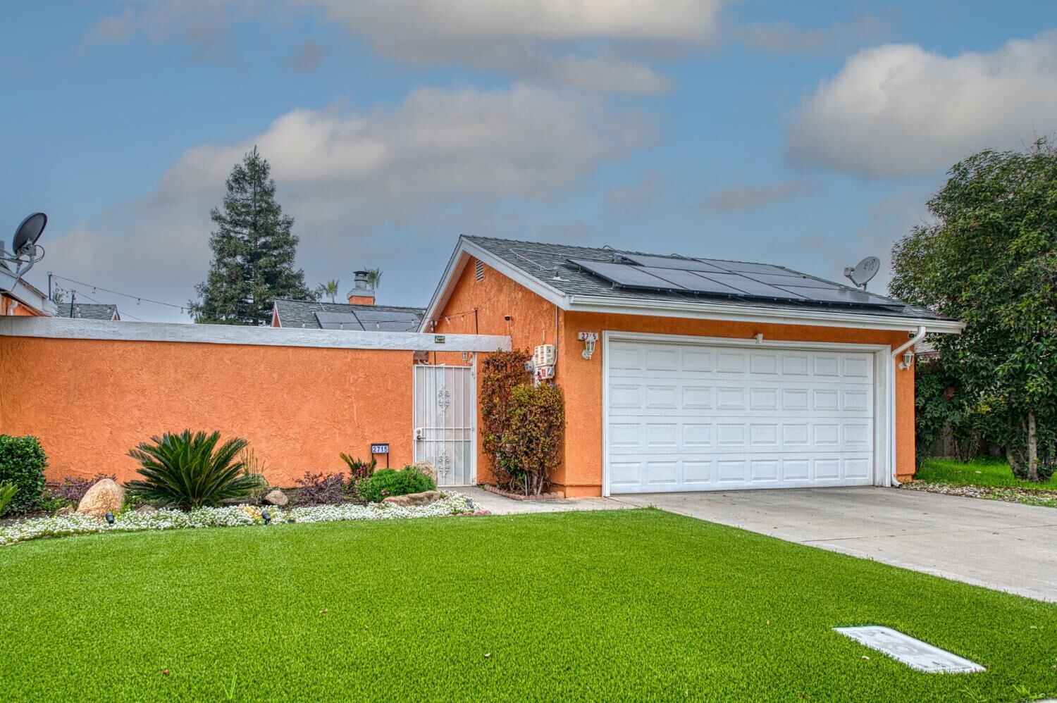 Property Photo:  2715 N Marty Avenue  CA 93722 