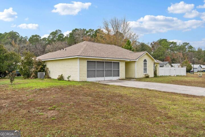 Property Photo: 201 Lake Wisteria Drive GA 31548