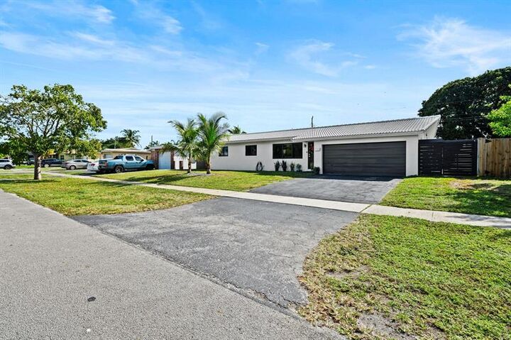 Property Photo: 4314 Roosevelt St FL 33021