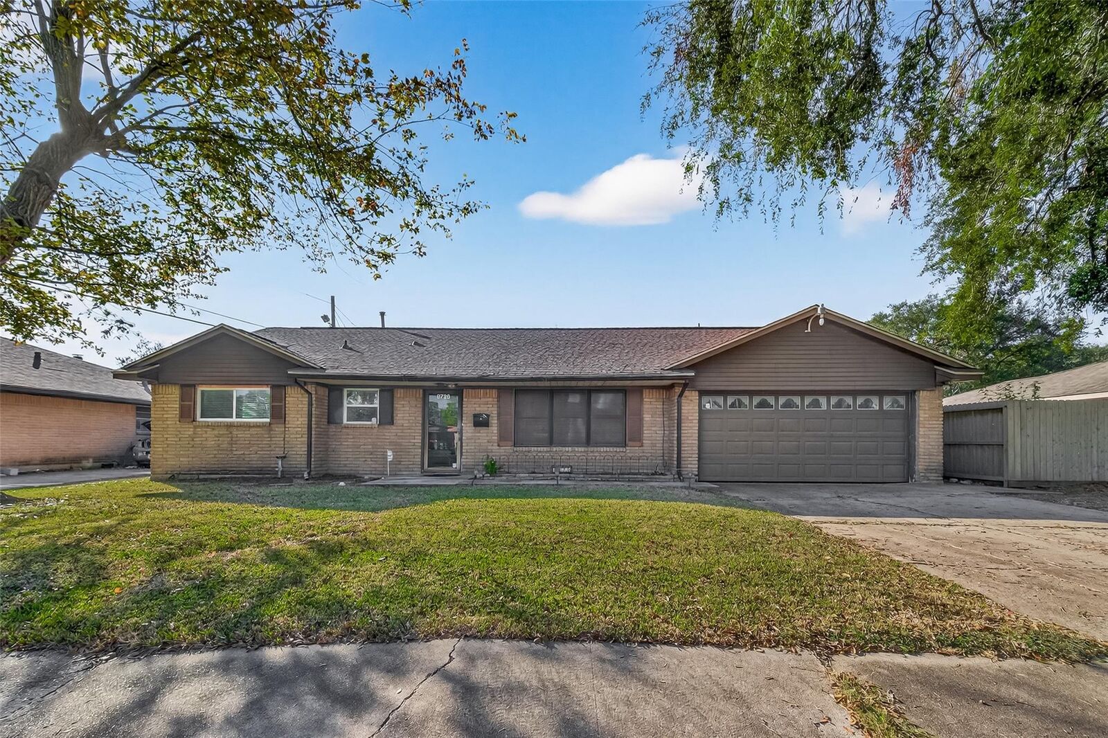Property Photo:  8726 Glenloch Drive  TX 77061 