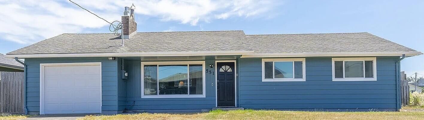 Property Photo:  551 SW 3rd Street  OR 97365 