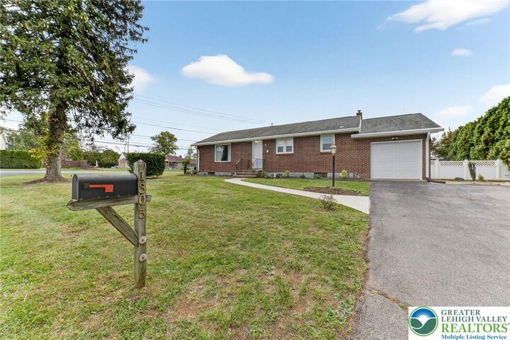 Property Photo: 1305 Statten Avenue PA 18017