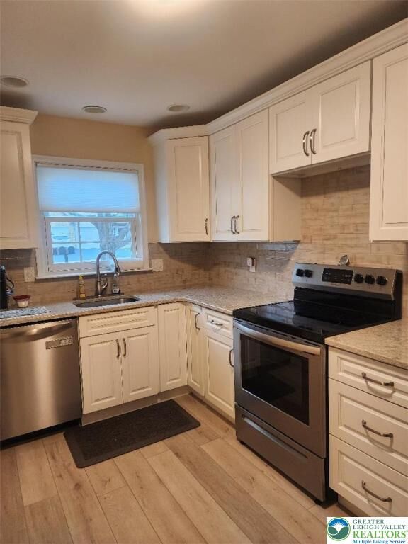 Property Photo:  2724 Harvest Drive W  PA 18040 