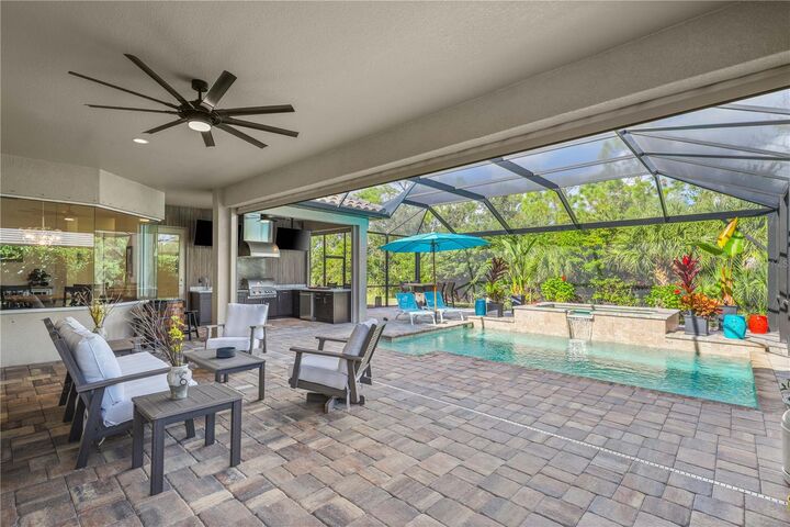 Property Photo: 13350 Campanile Court FL 34293