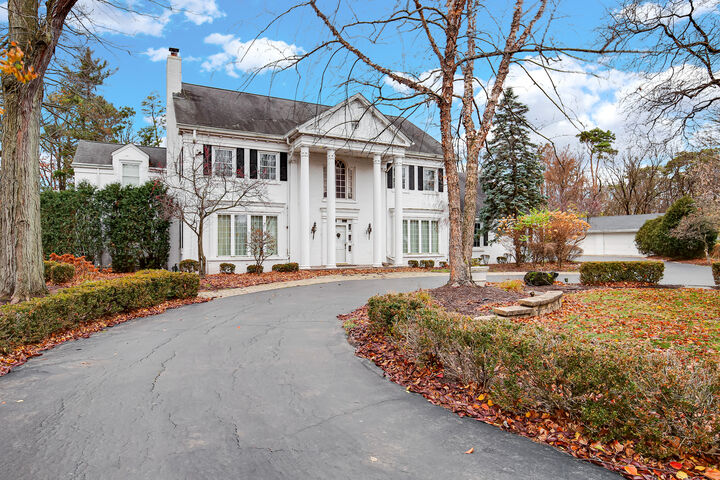 Property Photo: 9S174 Drew Avenue IL 60527