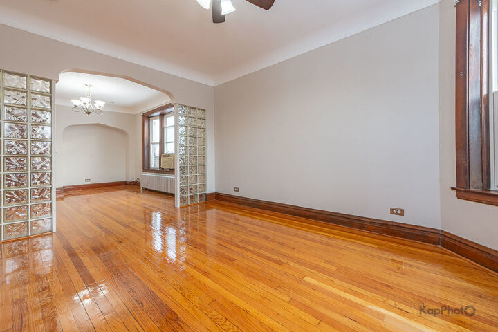 Property Photo:  3530 W Evergreen Avenue 2  IL 60651 