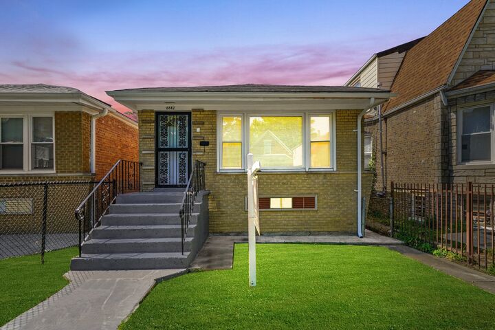 Property Photo: 6642 S Wolcott Avenue IL 60636