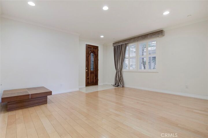 Property Photo: 556 E Palm Avenue 102 CA 91501