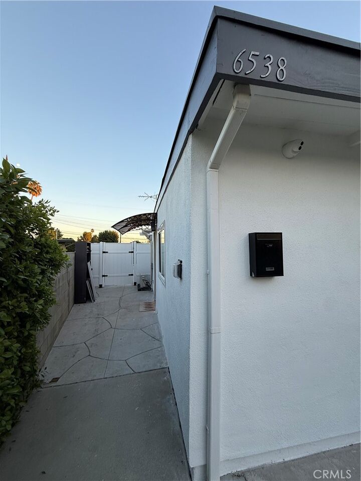 Property Photo: 6538 Kelvin Ave CA 91306