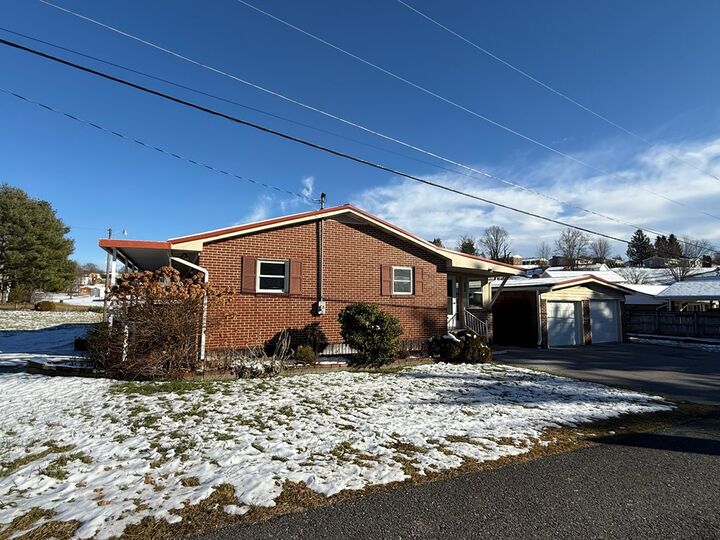 Property Photo: 108 E Canyon WV 24740