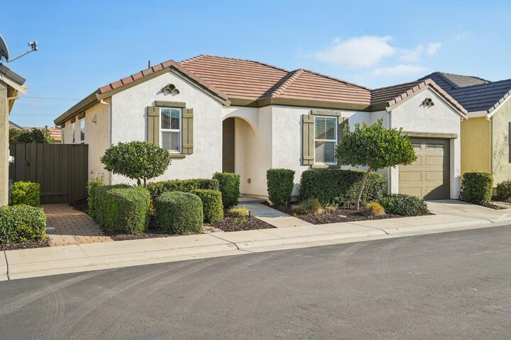 Property Photo: 7471 Chatterton Way CA 95829