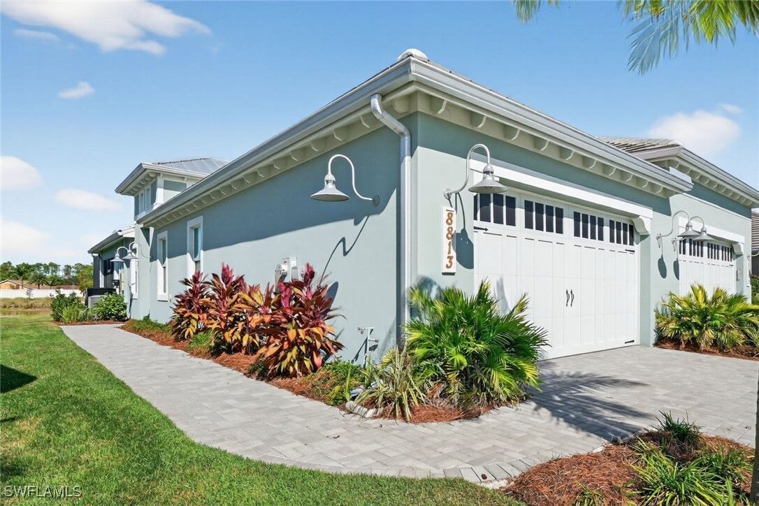 Property Photo:  8813 Yucatan Court  FL 34112 