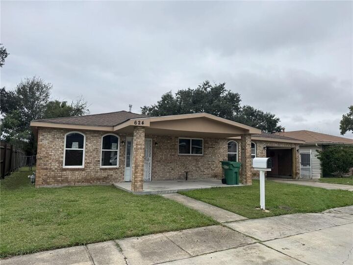 Property Photo:  624 Willowbrook Drive  LA 70056 