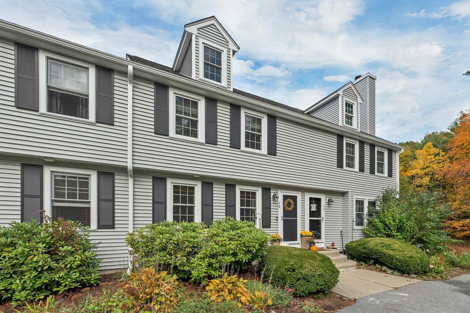 Property Photo:  48 Foxmoor Circle  NH 03063 