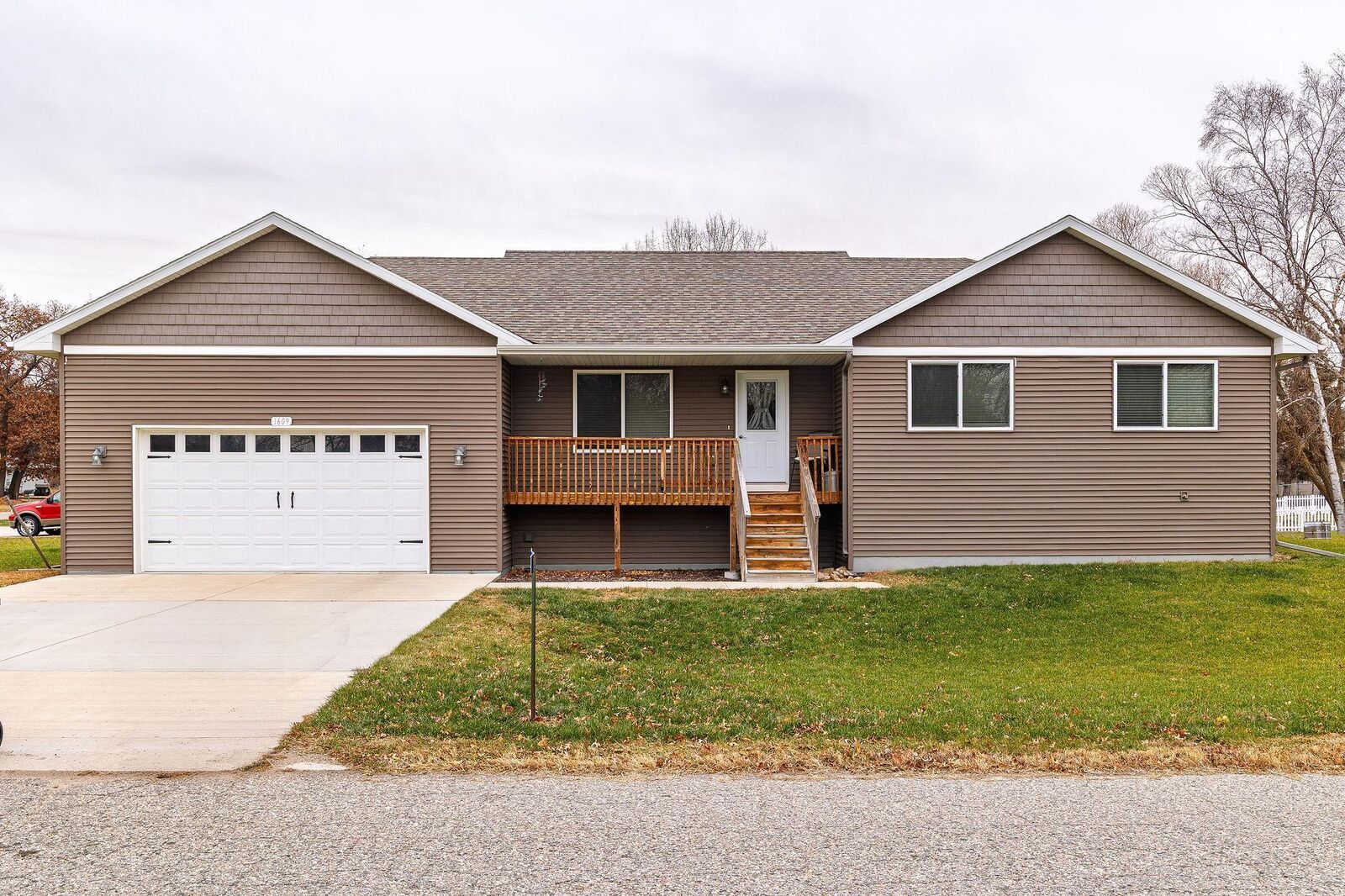 Property Photo:  1609 Manor Drive NE  MN 56308 
