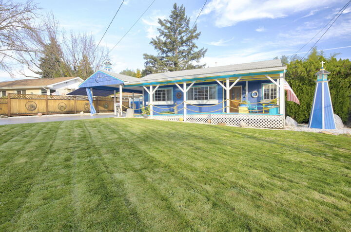 Property Photo: 1067 SE Ashley Place OR 97526