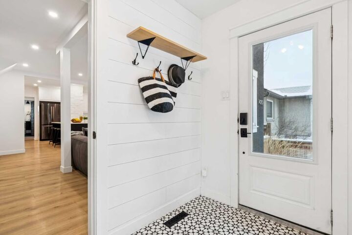 Property Photo:  1420 11 Avenue SE  AB T2G 0Z8 