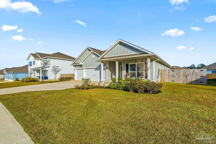 Property Photo: 10612 Davenport Loop FL 32526