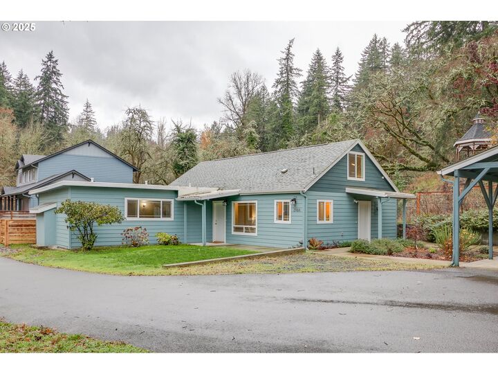 Property Photo:  2984 Floral Hill Dr  OR 97403 