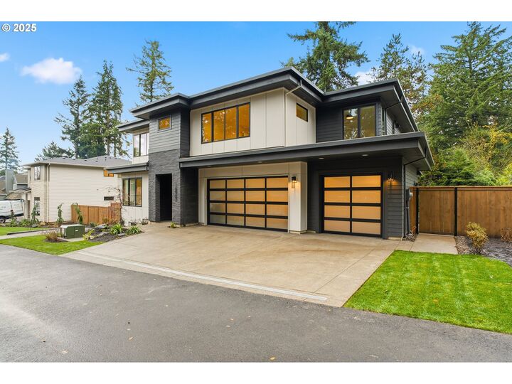 Property Photo: 16901 Kara Ln OR 97035