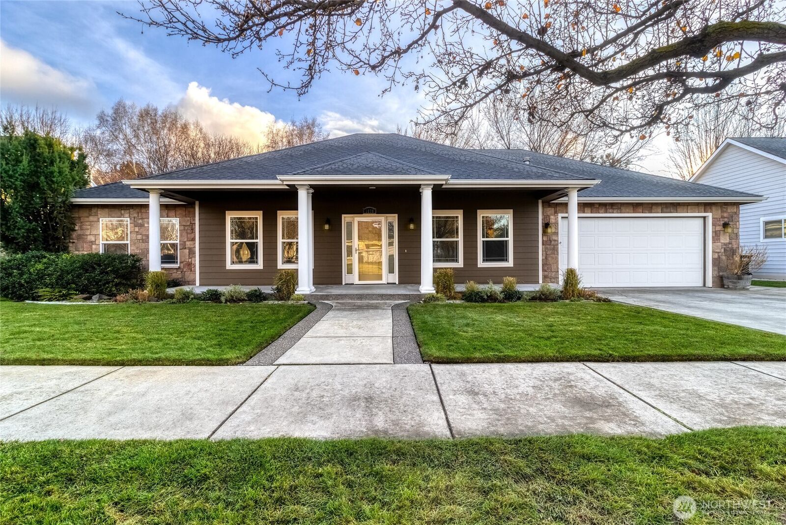 Property Photo: 1676 Greenbriar Drive WA 99362